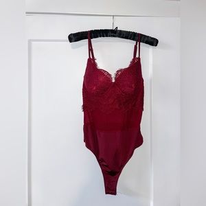 WINDSOR Lace Bodysuit, Maroon